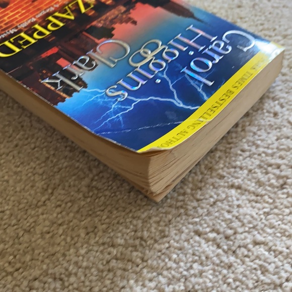 Zapped by Carol Higgins Clark - A Regan Reilly Mystery - Picture 4 of 7